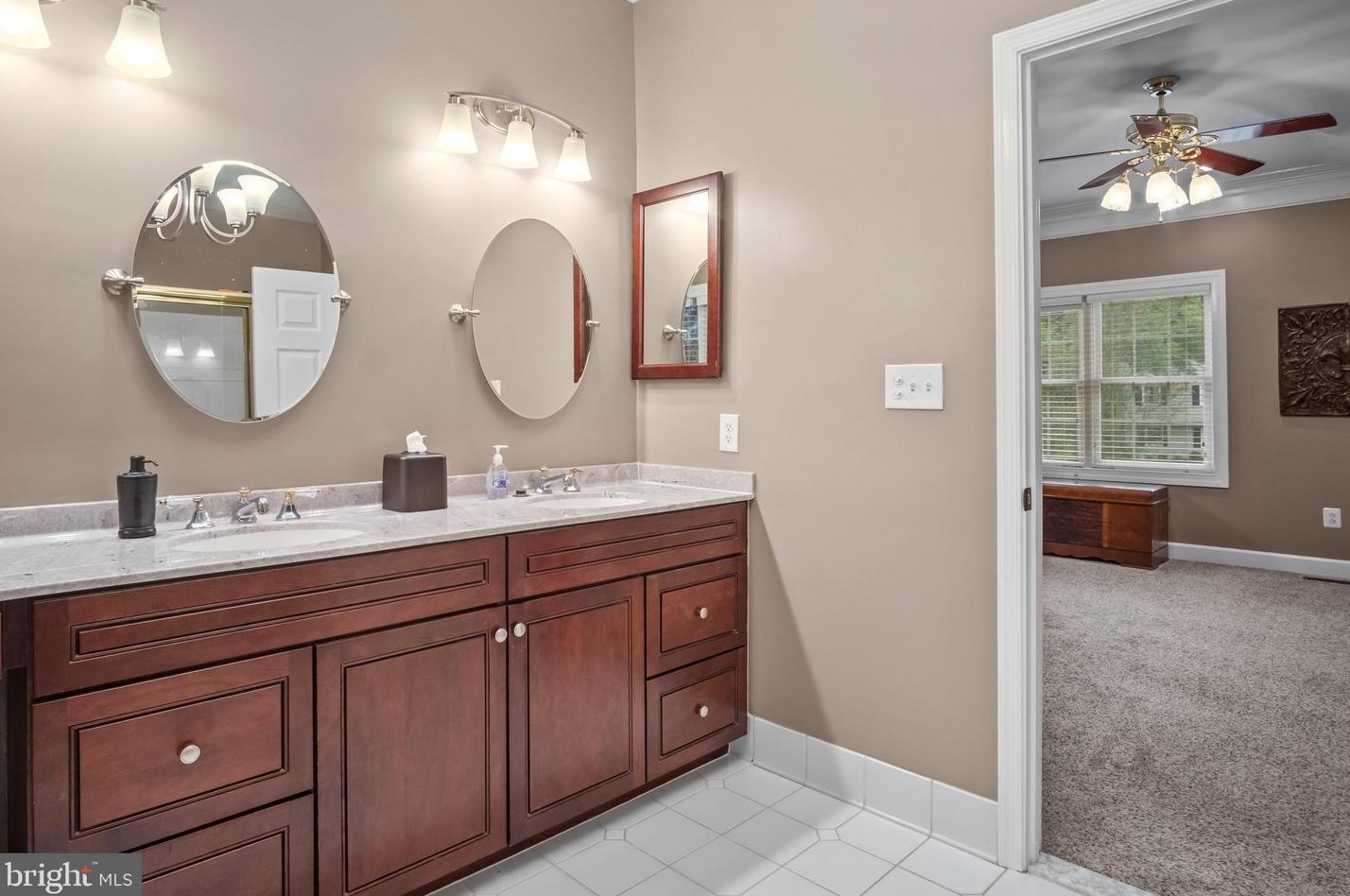 1857 Abbotsford Dr, Vienna VA  22182-3302 exterior