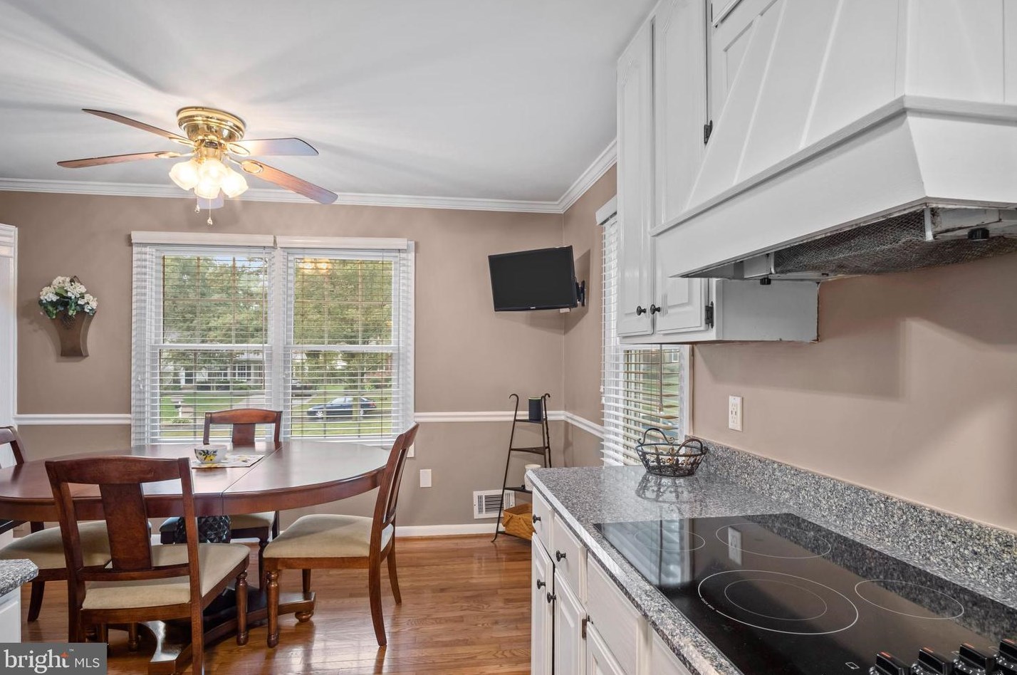 1857 Abbotsford Dr, Vienna VA  22182-3302 exterior