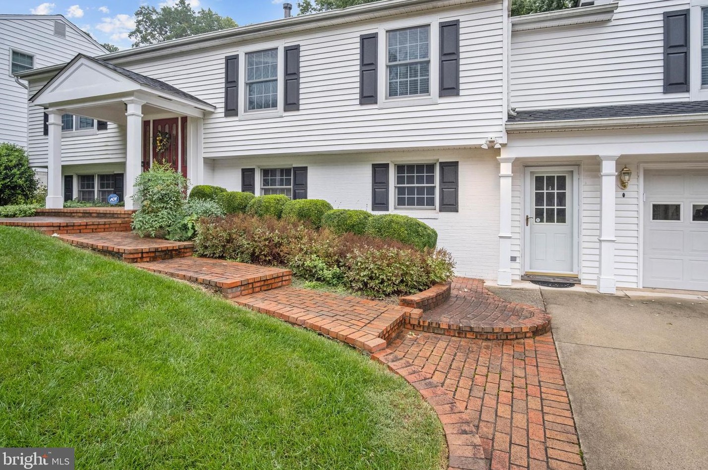 1857 Abbotsford Dr, Vienna VA  22182-3302 exterior