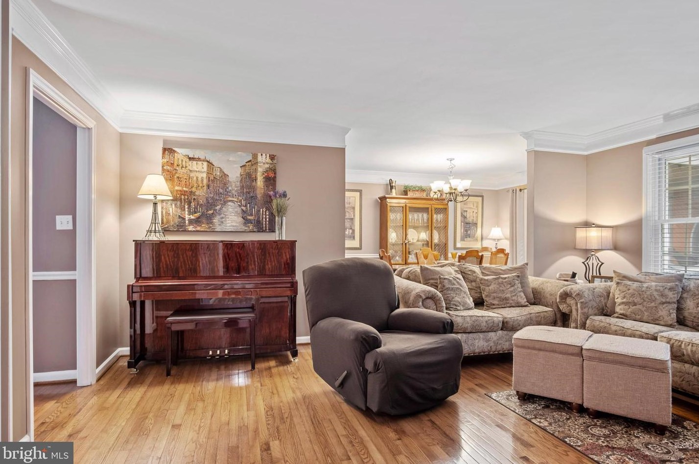 1857 Abbotsford Dr, Vienna VA  22182-3302 exterior