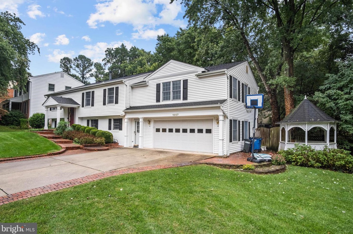 1857 Abbotsford Dr, Vienna VA  22182-3302 exterior