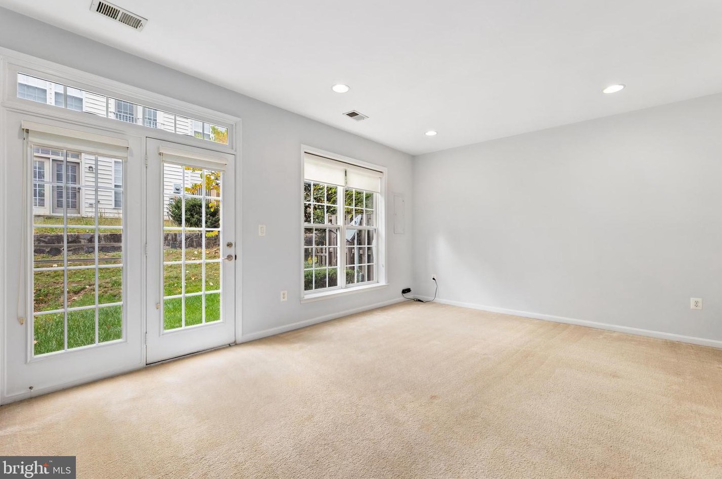 5684 Faircloth Ct, Centreville VA  20120-1979 exterior
