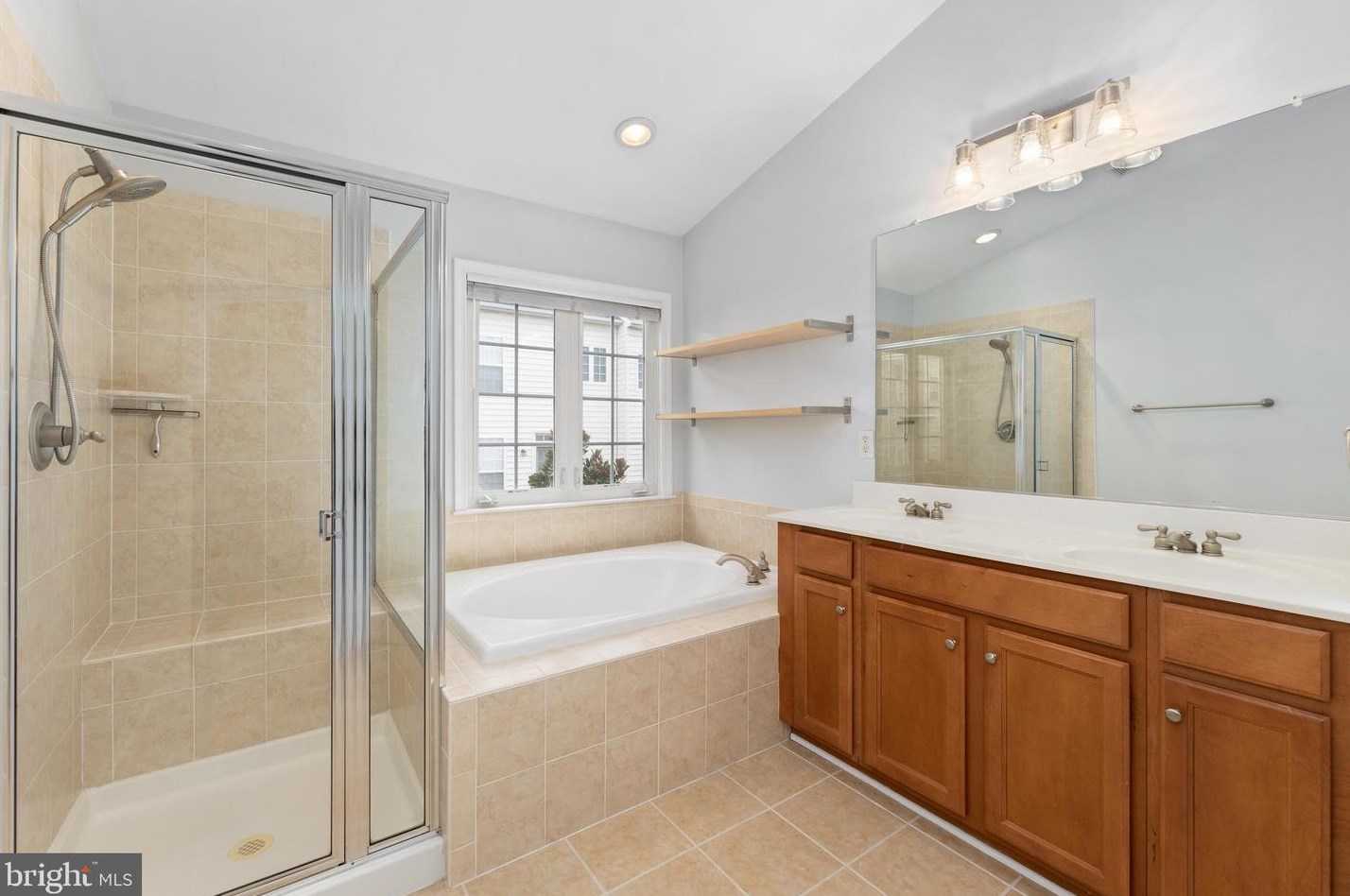 5684 Faircloth Ct, Centreville VA  20120-1979 exterior