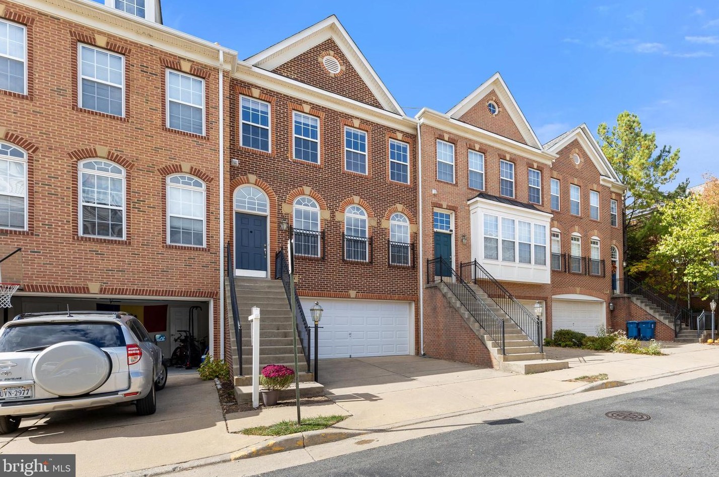 5684 Faircloth Ct, Centreville VA  20120-1979 exterior