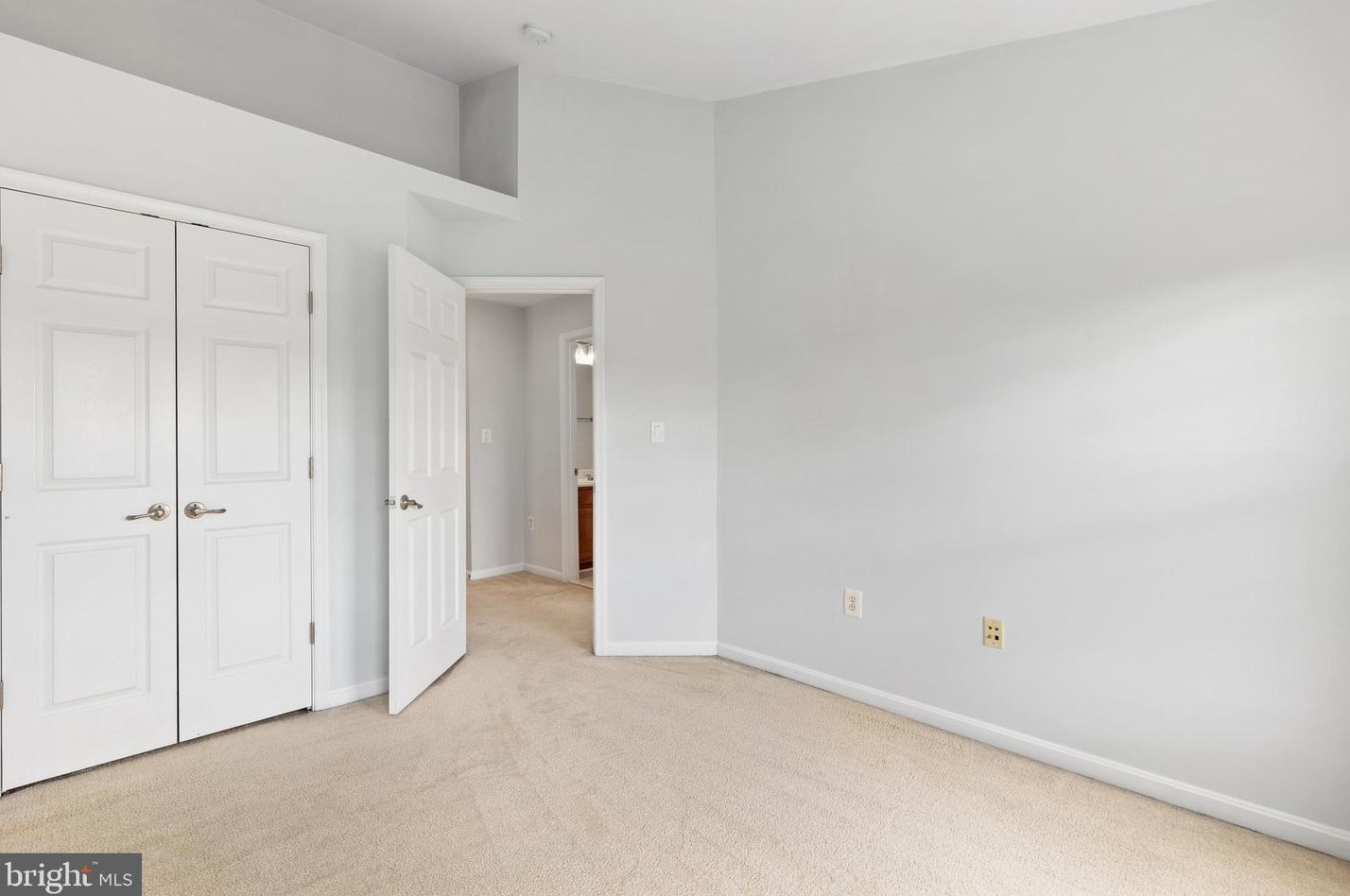 5684 Faircloth Ct, Centreville VA  20120-1979 exterior
