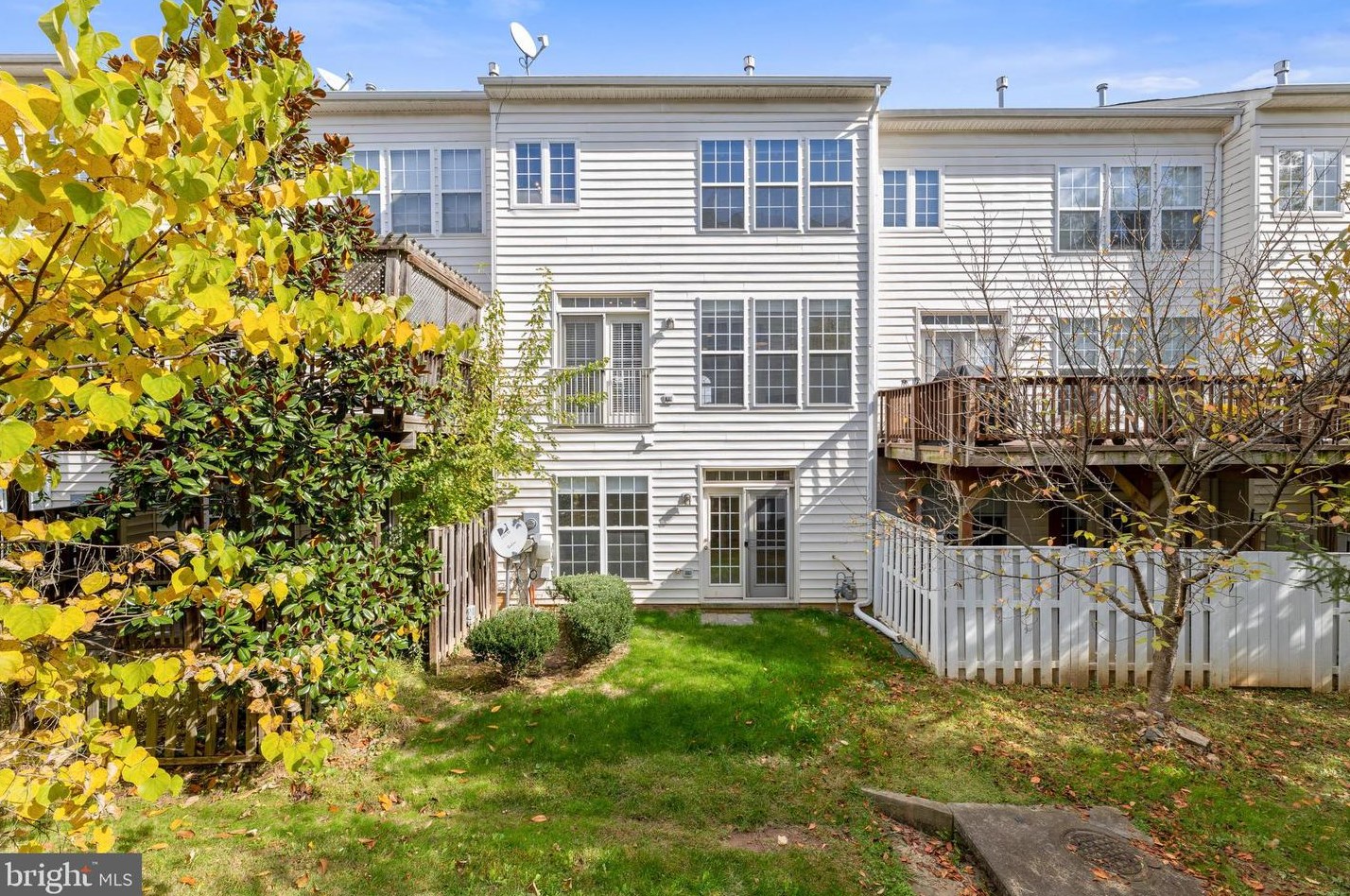 5684 Faircloth Ct, Centreville VA  20120-1979 exterior