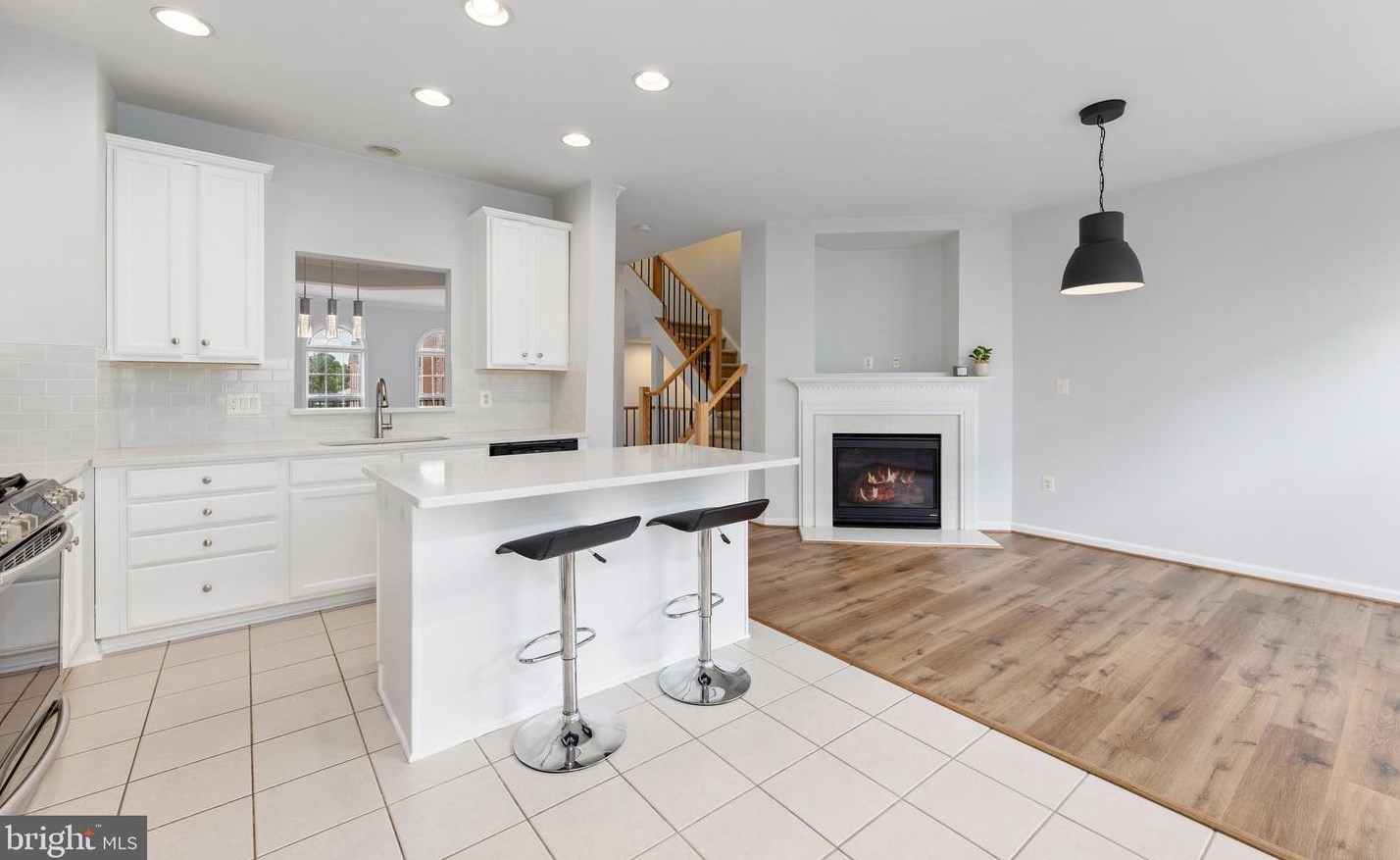 5684 Faircloth Ct, Centreville VA  20120-1979 exterior