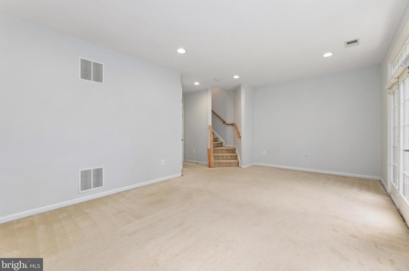5684 Faircloth Ct, Centreville VA  20120-1979 exterior