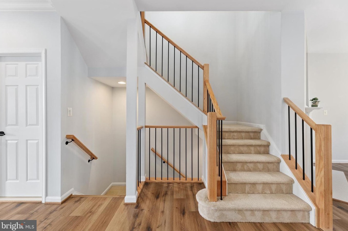 5684 Faircloth Ct, Centreville VA  20120-1979 exterior