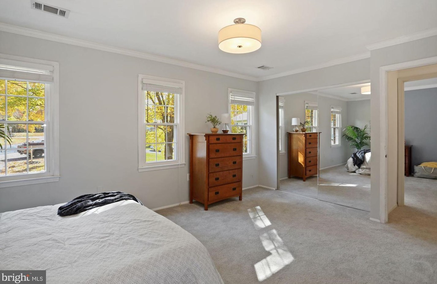 2300 Toddsbury Pl, Herndon, VA 20191