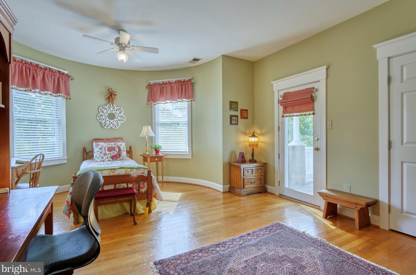 234 Moore Ave, Vienna VA 22180-5845 exterior