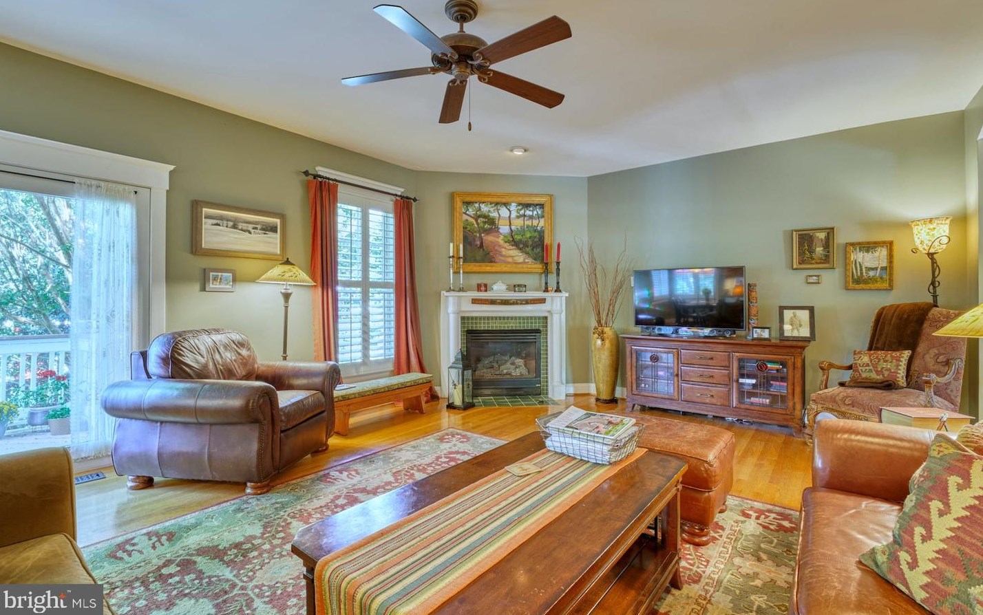 234 Moore Ave, Vienna VA 22180-5845 exterior