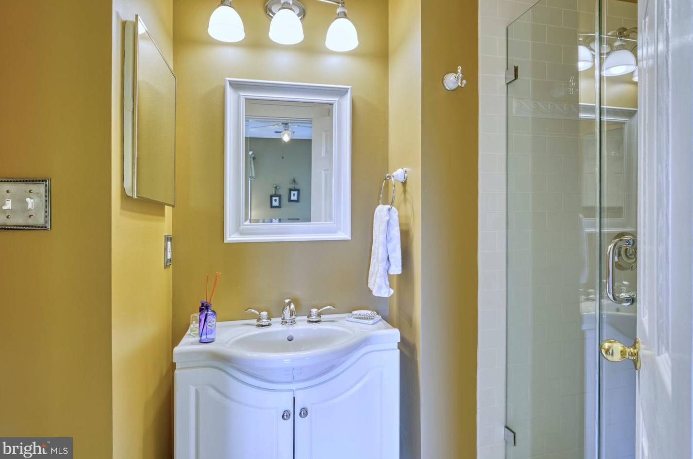 234 Moore Ave, Vienna VA 22180-5845 exterior