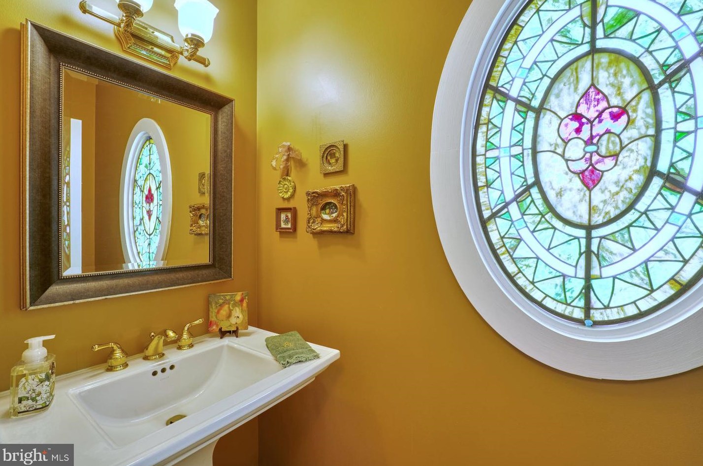 234 Moore Ave, Vienna VA 22180-5845 exterior