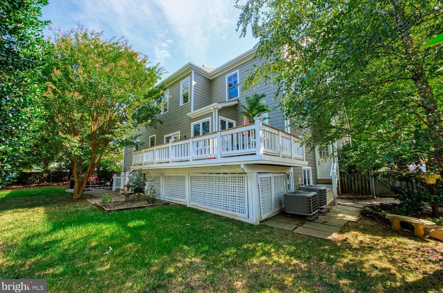 234 Moore Ave, Vienna VA 22180-5845 exterior