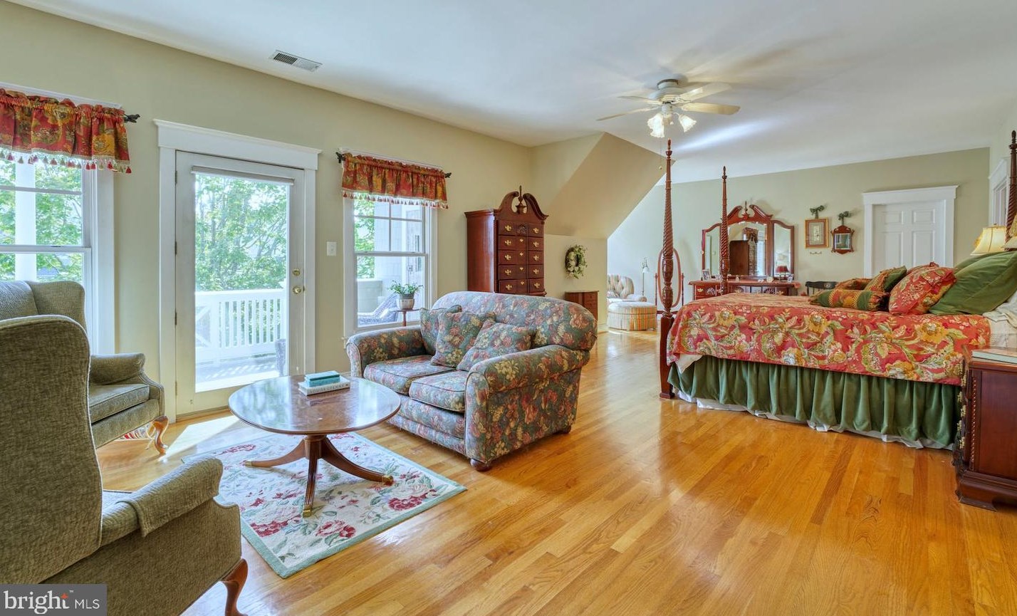 234 Moore Ave, Vienna VA 22180-5845 exterior