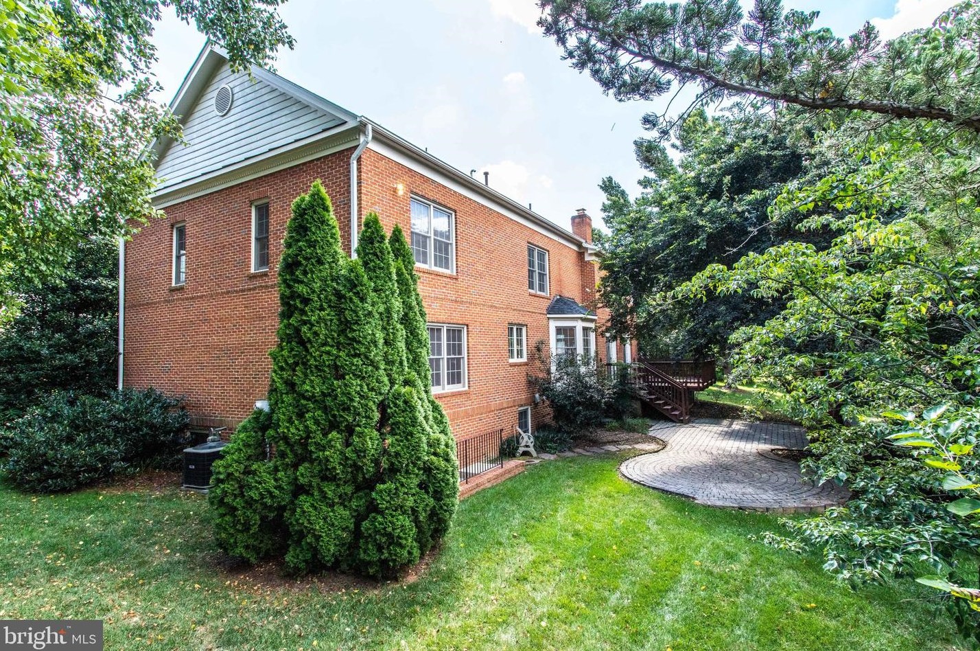 1588 Highland Glen Pl, Mc Lean VA  22101-4159 exterior