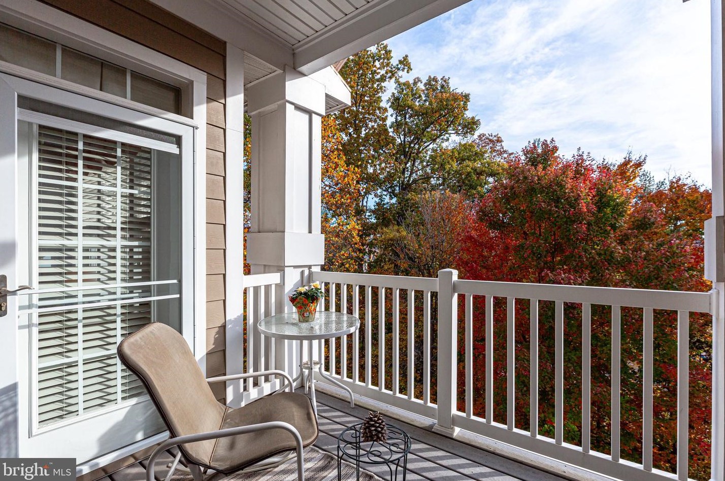 7860 Rolling Woods Ct #402, Springfield, VA 22152