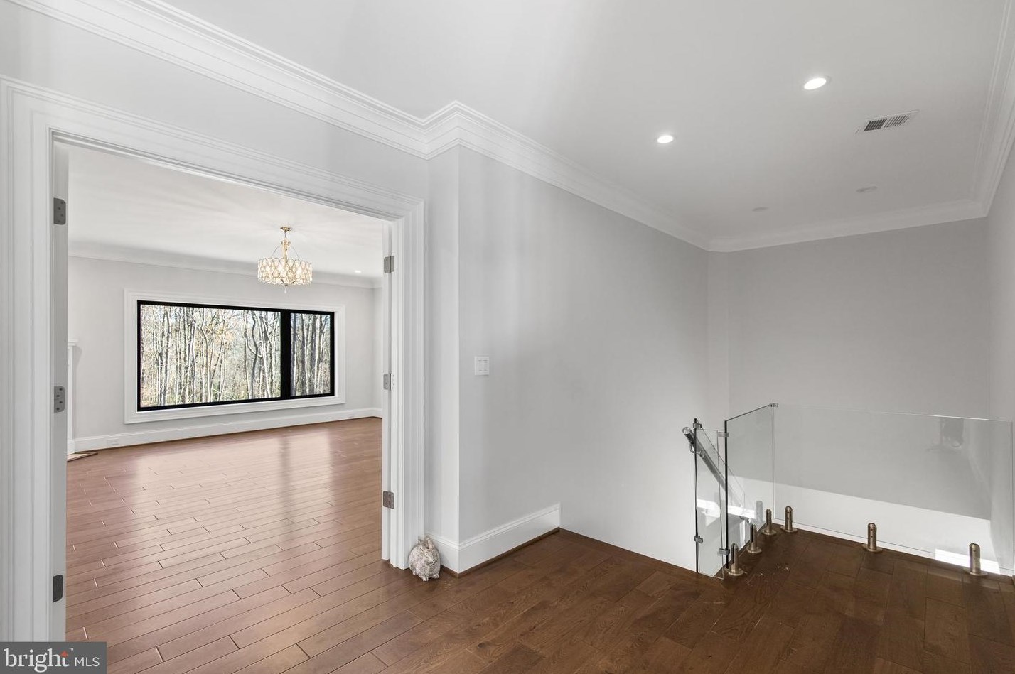 2035 Hunter Mill Rd, Vienna VA  22181-2836 exterior