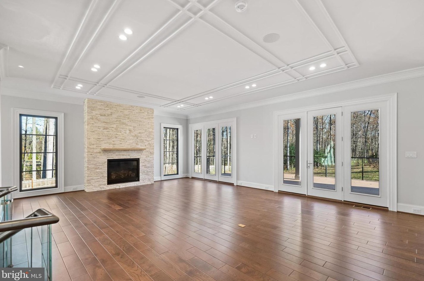 2035 Hunter Mill Rd, Vienna VA  22181-2836 exterior