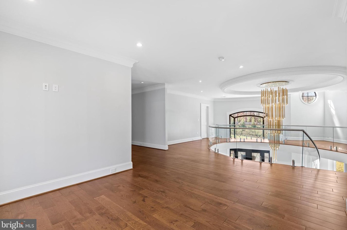 2035 Hunter Mill Rd, Vienna VA  22181-2836 exterior