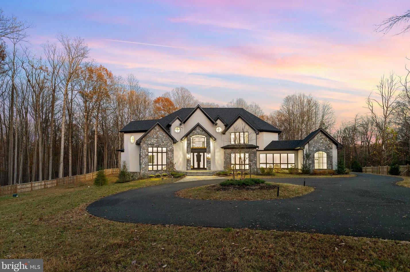 2035 Hunter Mill Rd, Vienna VA  22181-2836 exterior