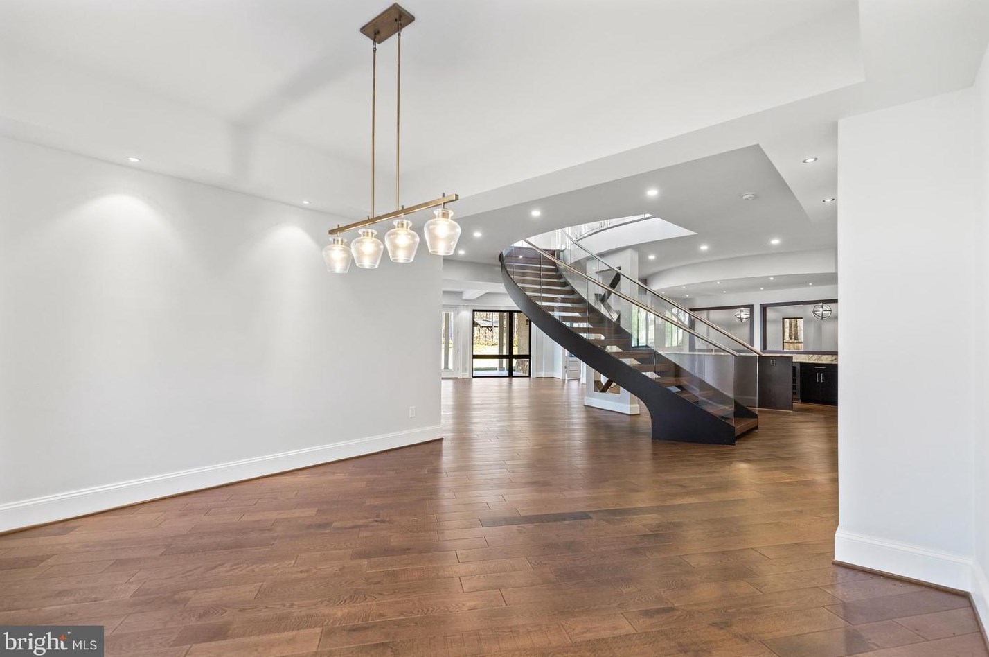 2035 Hunter Mill Rd, Vienna VA  22181-2836 exterior