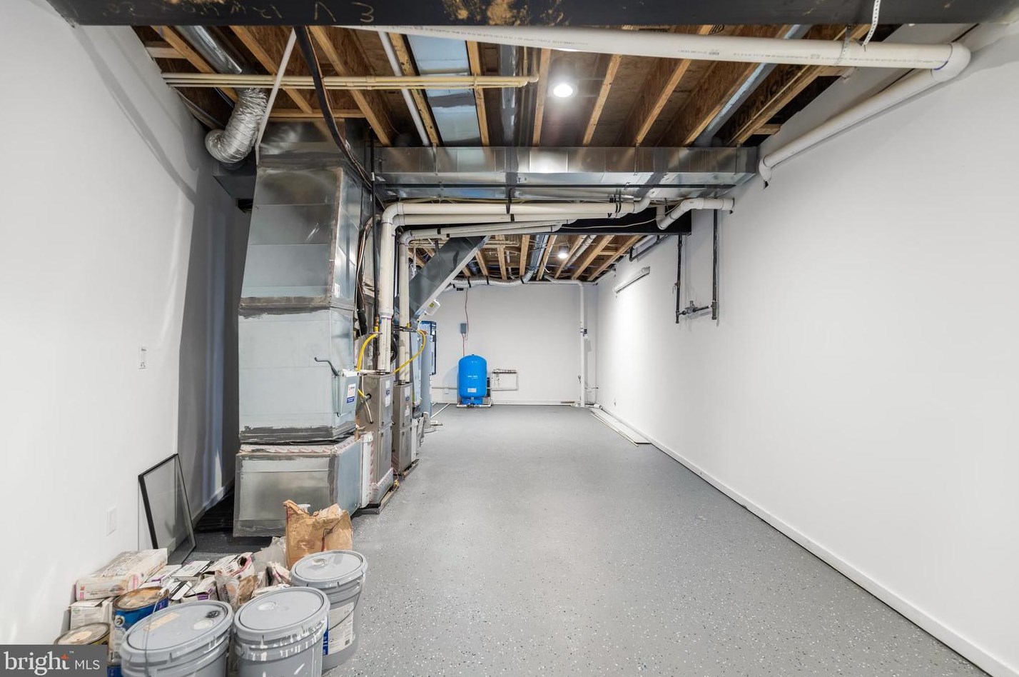 2035 Hunter Mill Rd, Vienna VA  22181-2836 exterior