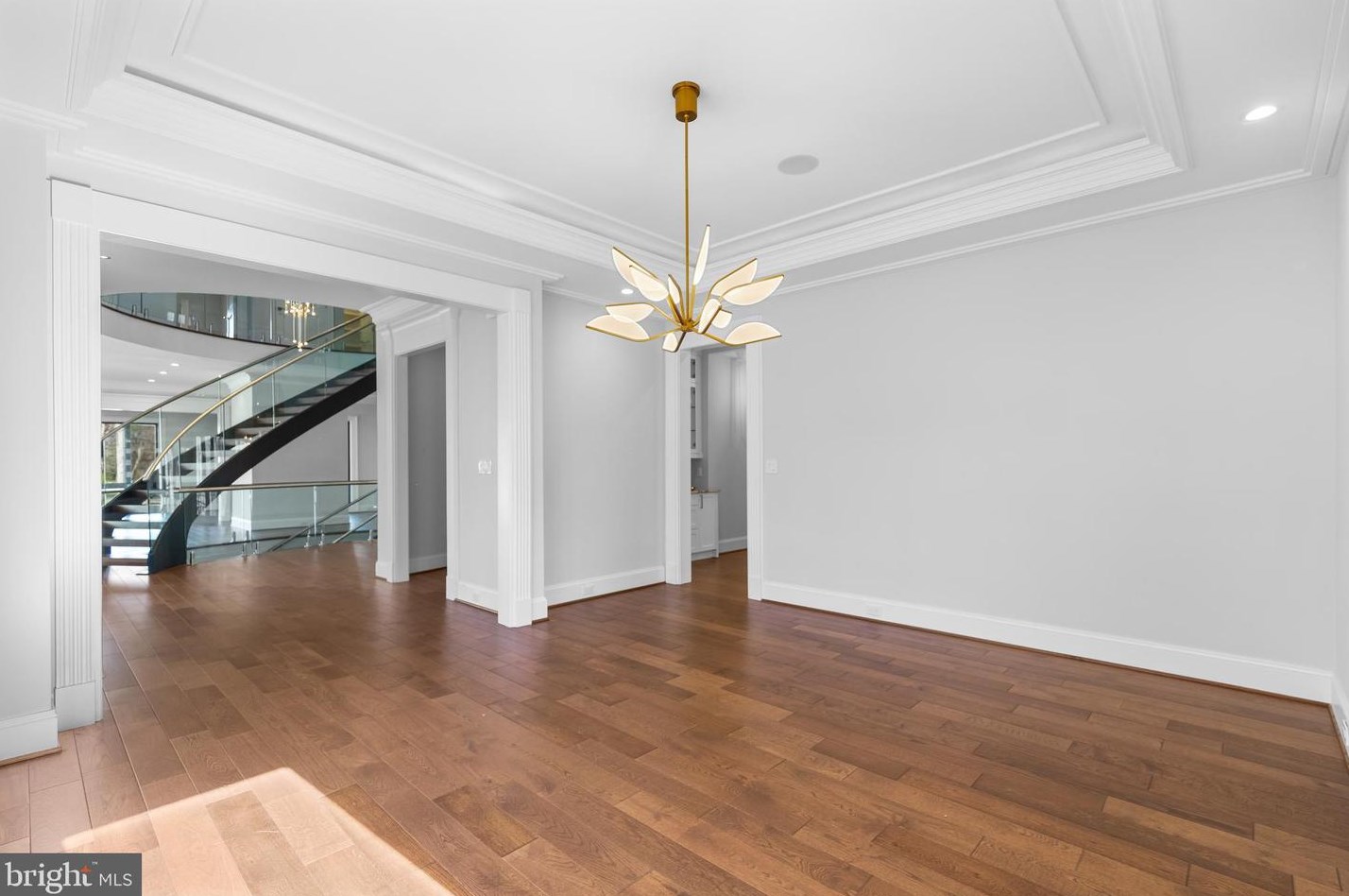 2035 Hunter Mill Rd, Vienna VA  22181-2836 exterior