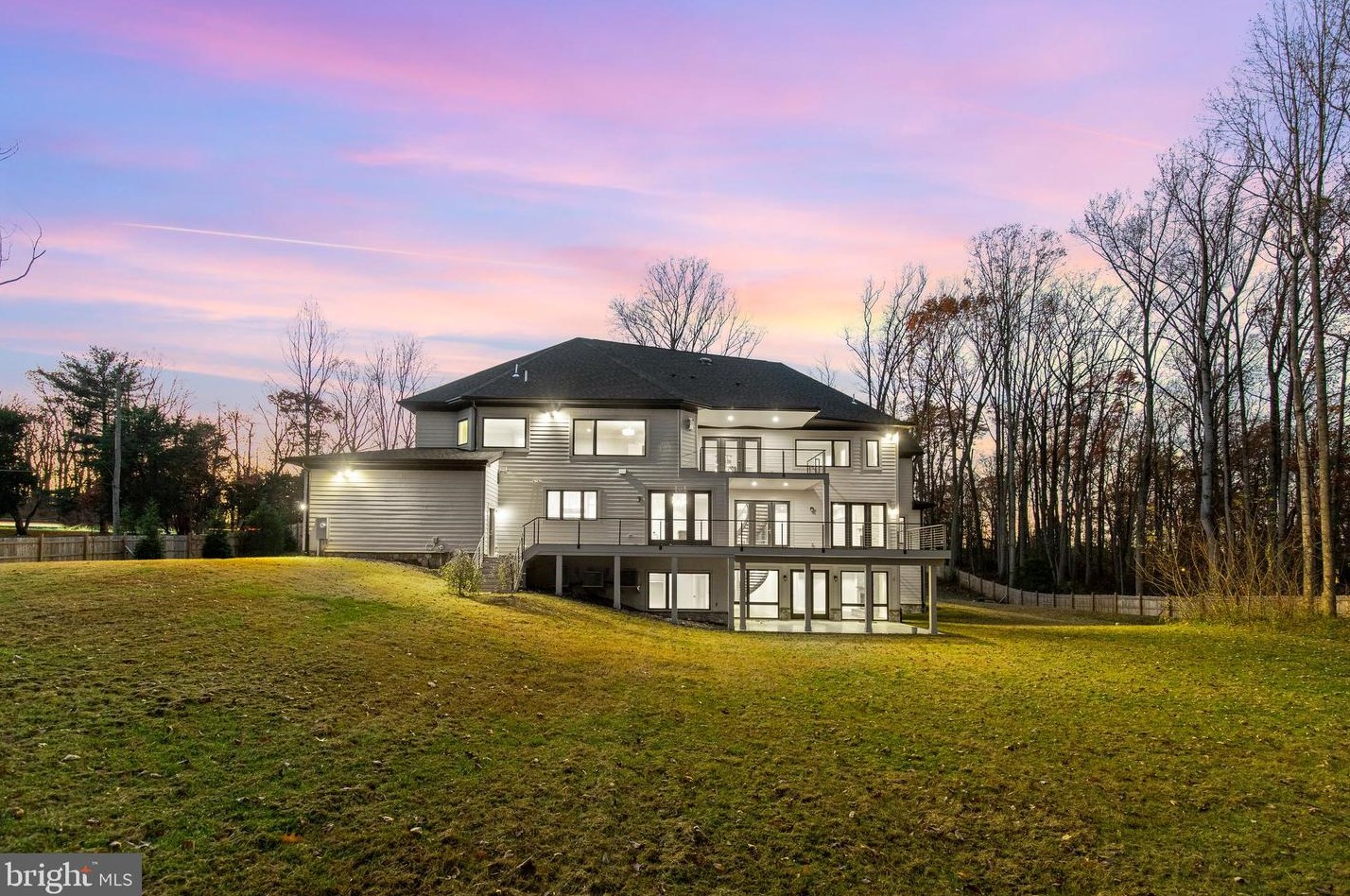 2035 Hunter Mill Rd, Vienna VA  22181-2836 exterior