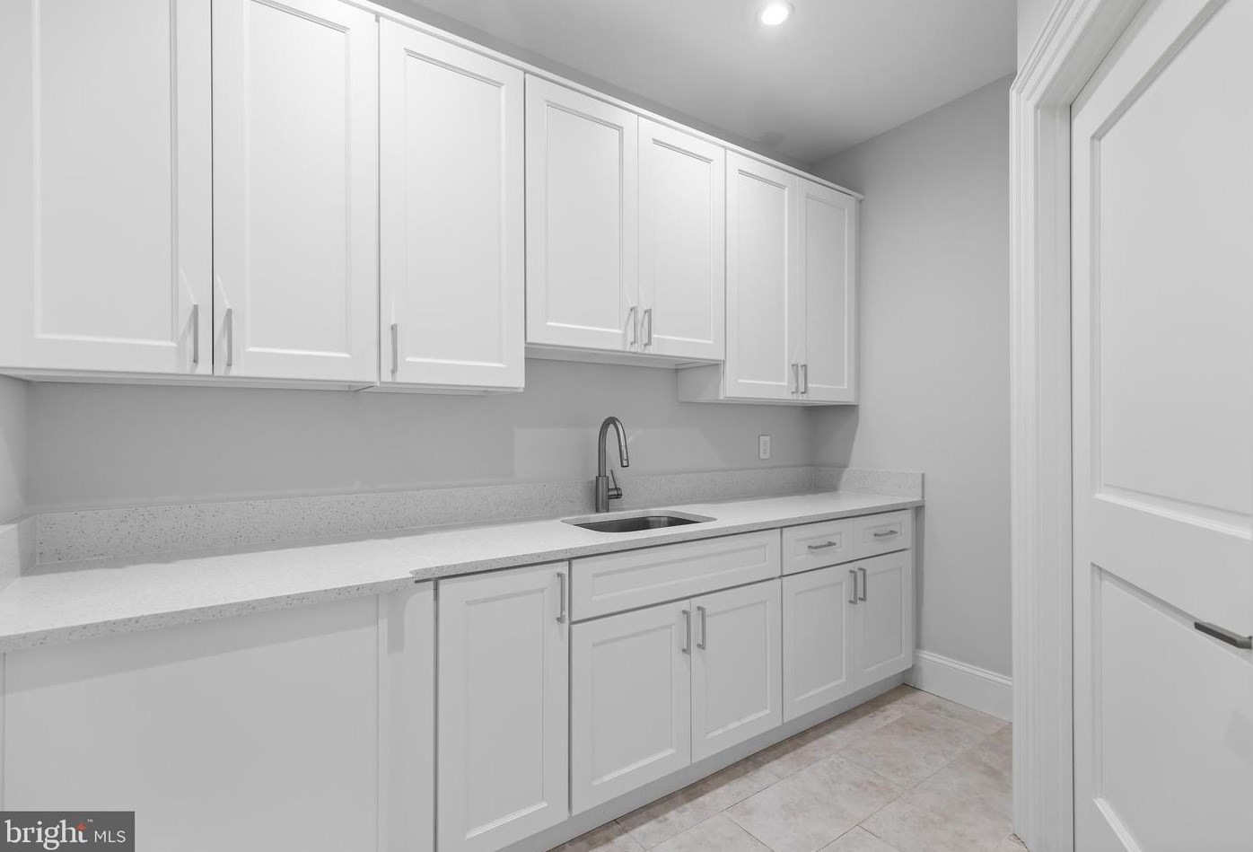 2035 Hunter Mill Rd, Vienna VA  22181-2836 exterior