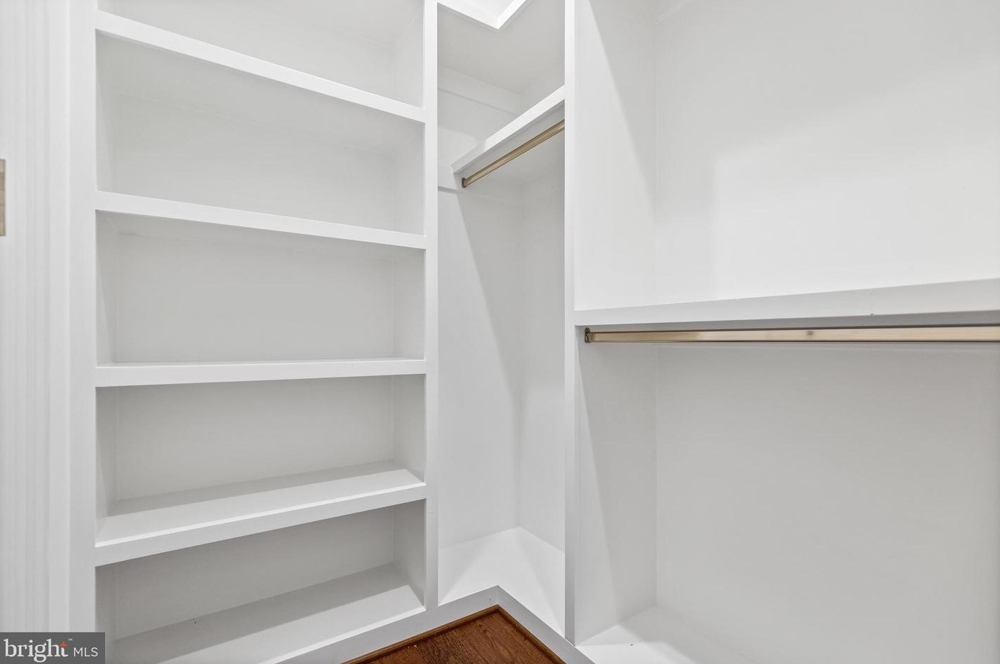 2035 Hunter Mill Rd, Vienna VA  22181-2836 exterior