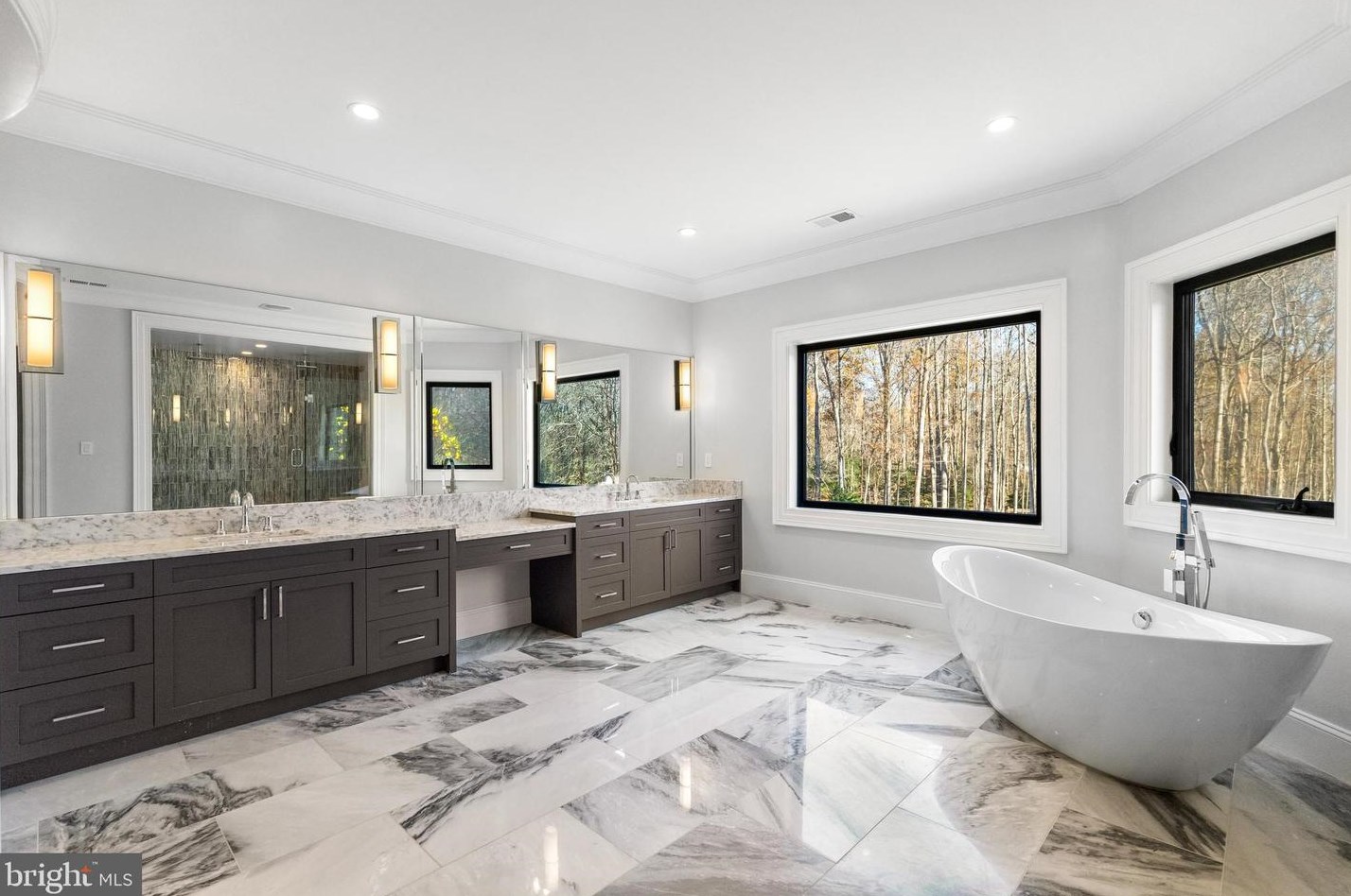 2035 Hunter Mill Rd, Vienna VA  22181-2836 exterior