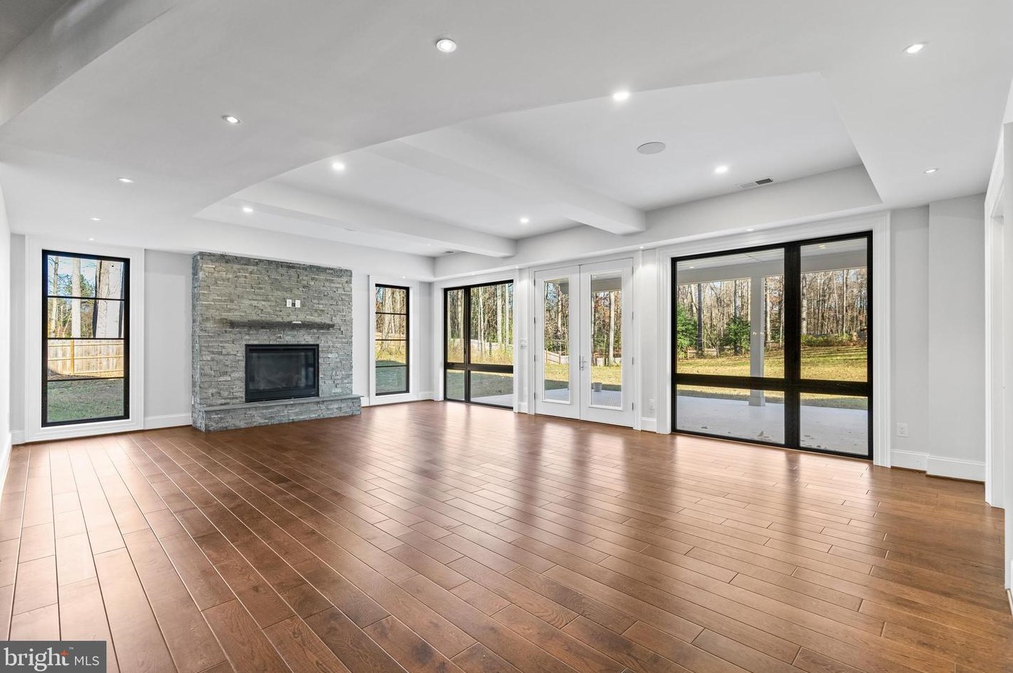 2035 Hunter Mill Rd, Vienna VA  22181-2836 exterior