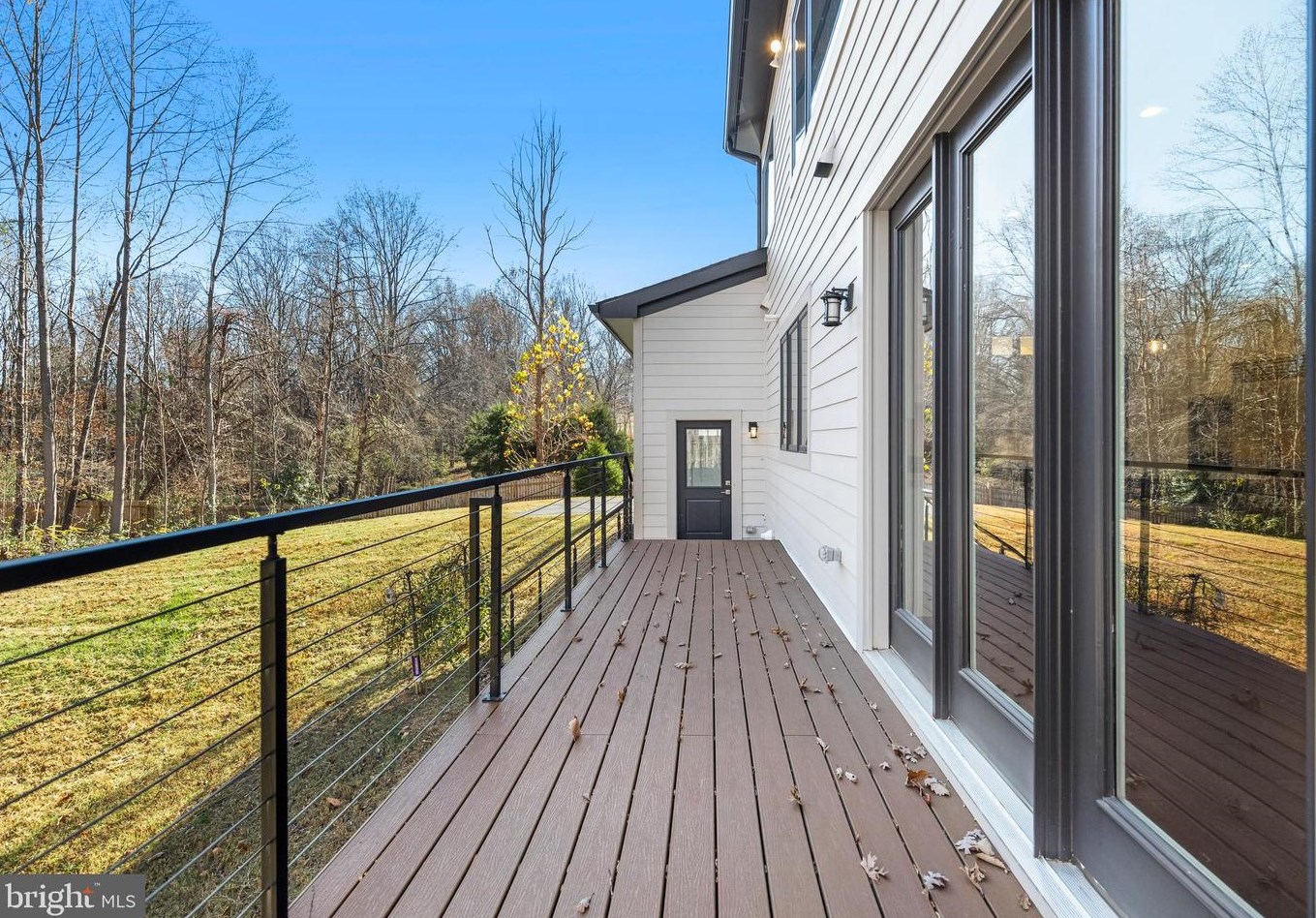 2035 Hunter Mill Rd, Vienna VA  22181-2836 exterior