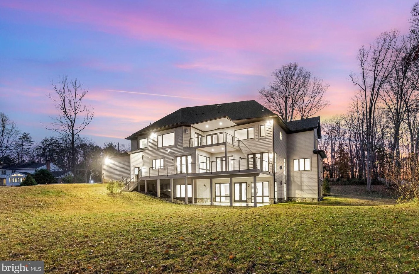 2035 Hunter Mill Rd, Vienna VA  22181-2836 exterior