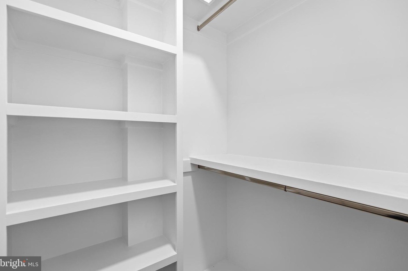 2035 Hunter Mill Rd, Vienna VA  22181-2836 exterior