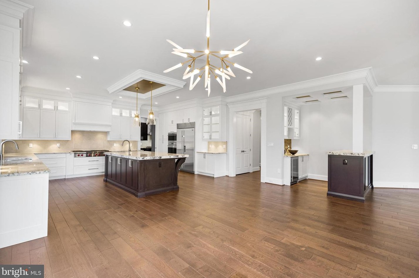 2035 Hunter Mill Rd, Vienna VA  22181-2836 exterior