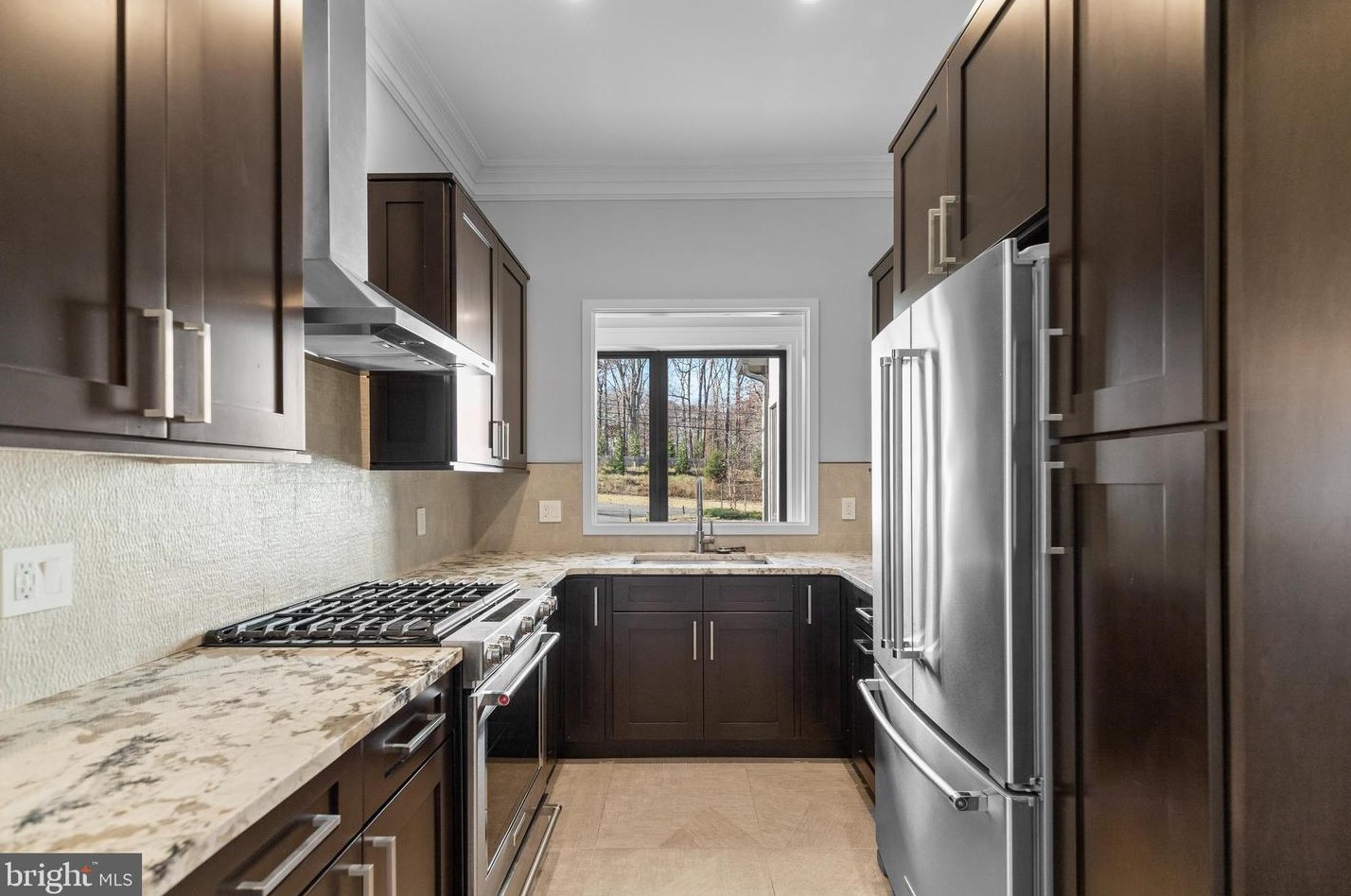 2035 Hunter Mill Rd, Vienna VA  22181-2836 exterior