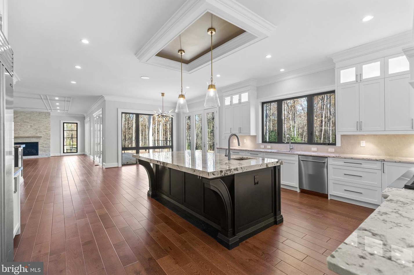 2035 Hunter Mill Rd, Vienna VA  22181-2836 exterior