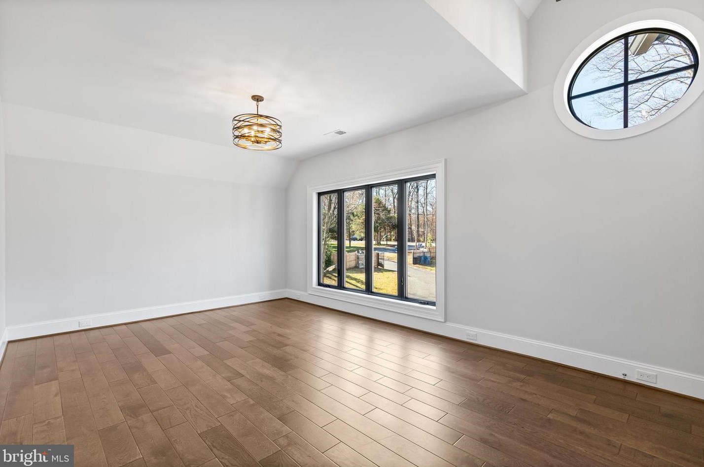 2035 Hunter Mill Rd, Vienna VA  22181-2836 exterior