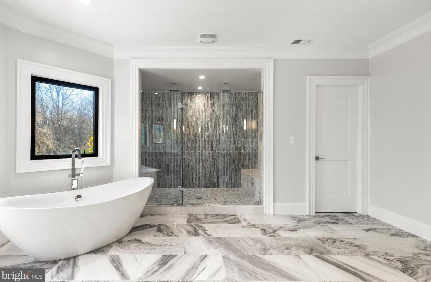 2035 Hunter Mill Rd, Vienna VA  22181-2836 exterior