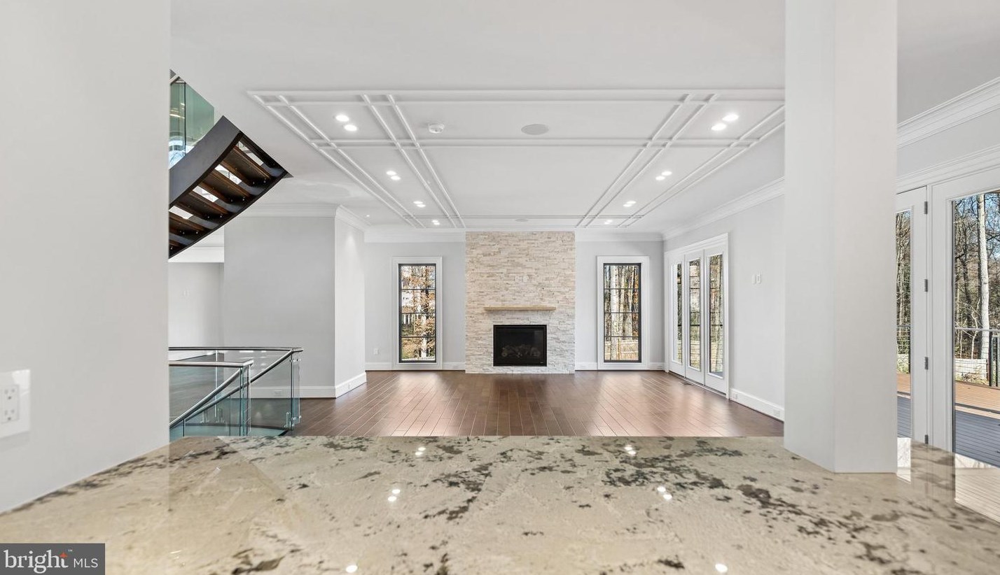 2035 Hunter Mill Rd, Vienna VA  22181-2836 exterior