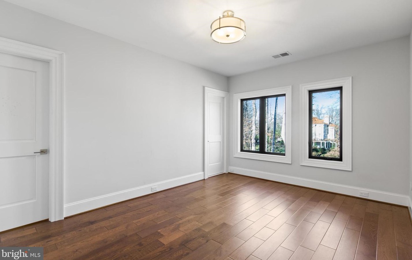 2035 Hunter Mill Rd, Vienna VA  22181-2836 exterior