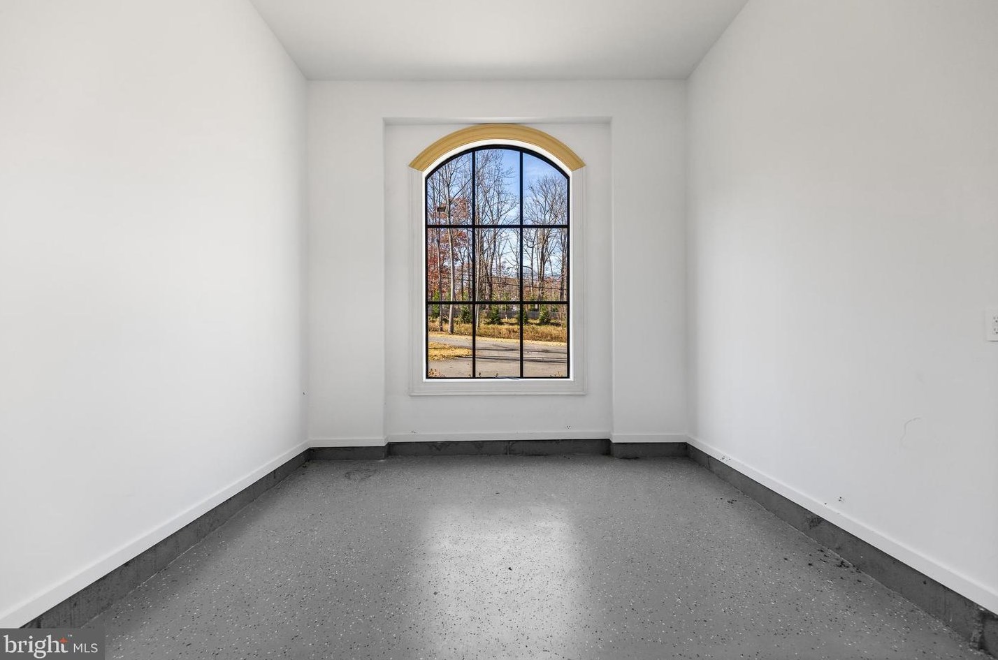 2035 Hunter Mill Rd, Vienna VA  22181-2836 exterior