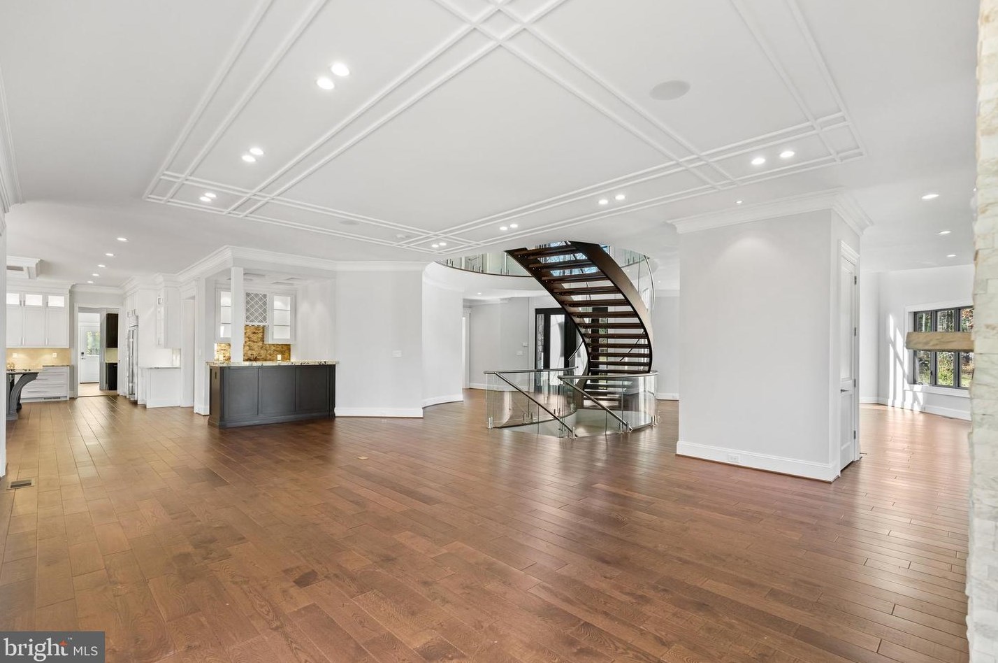 2035 Hunter Mill Rd, Vienna VA  22181-2836 exterior