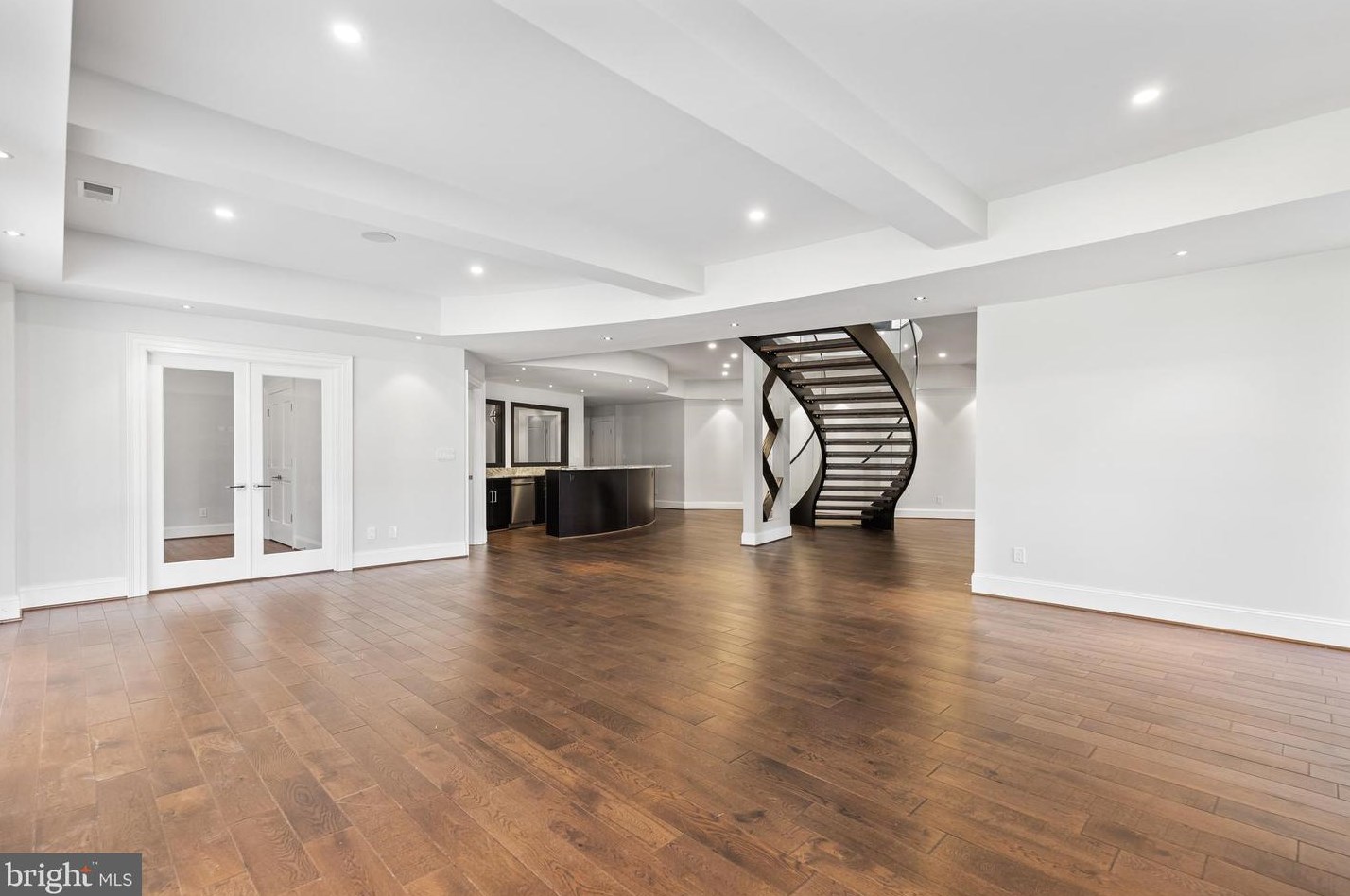 2035 Hunter Mill Rd, Vienna VA  22181-2836 exterior