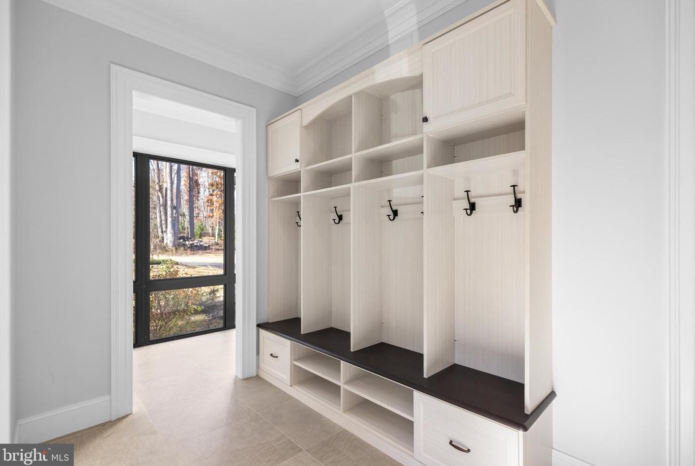 2035 Hunter Mill Rd, Vienna VA  22181-2836 exterior