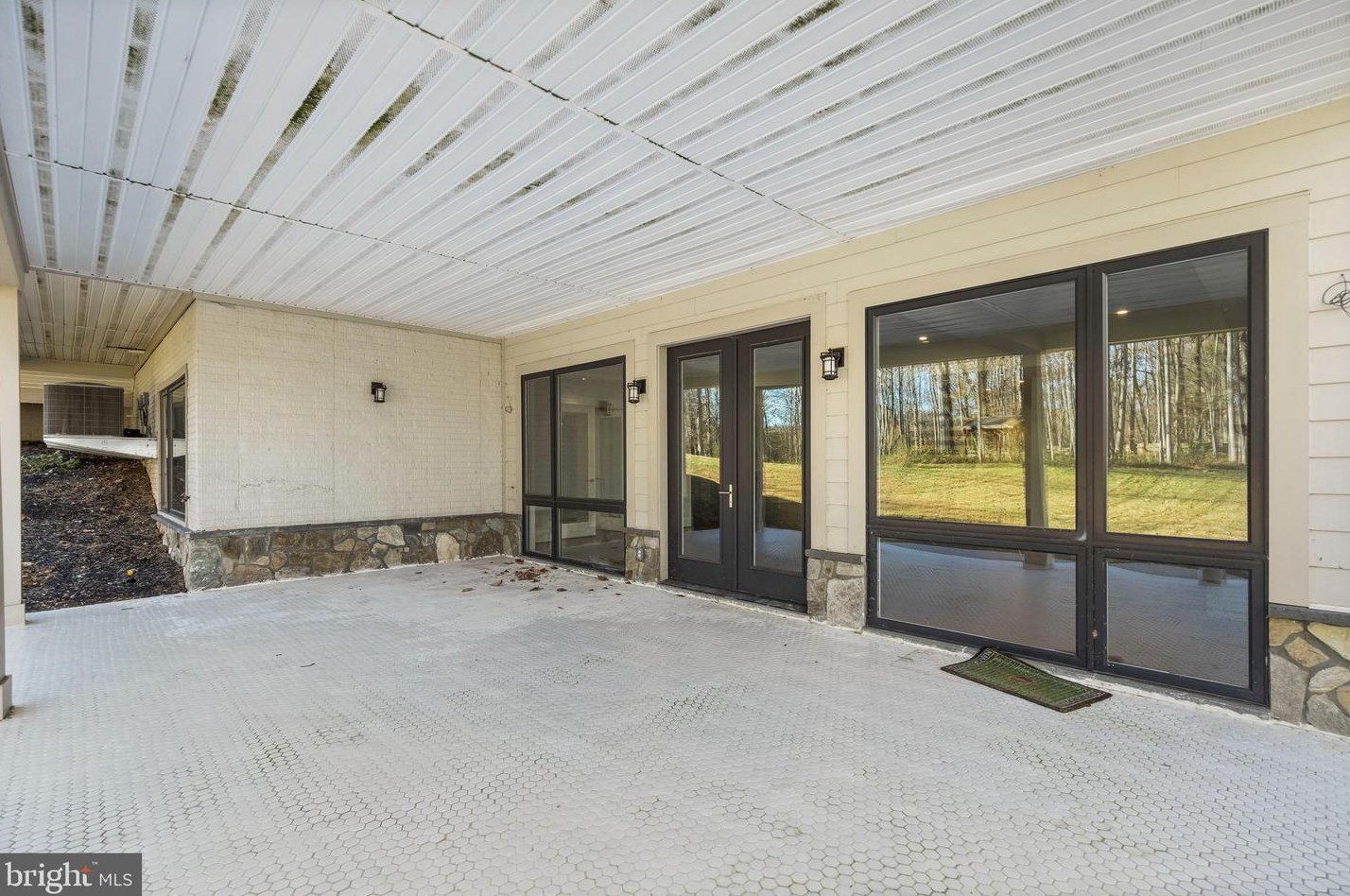 2035 Hunter Mill Rd, Vienna VA  22181-2836 exterior