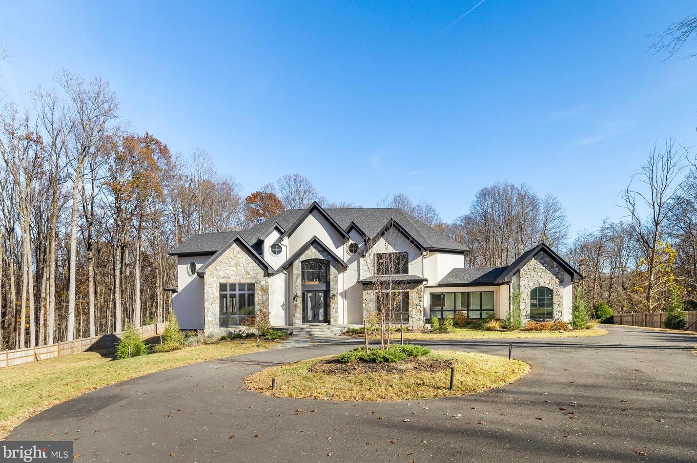 2035 Hunter Mill Rd, Vienna VA  22181-2836 exterior